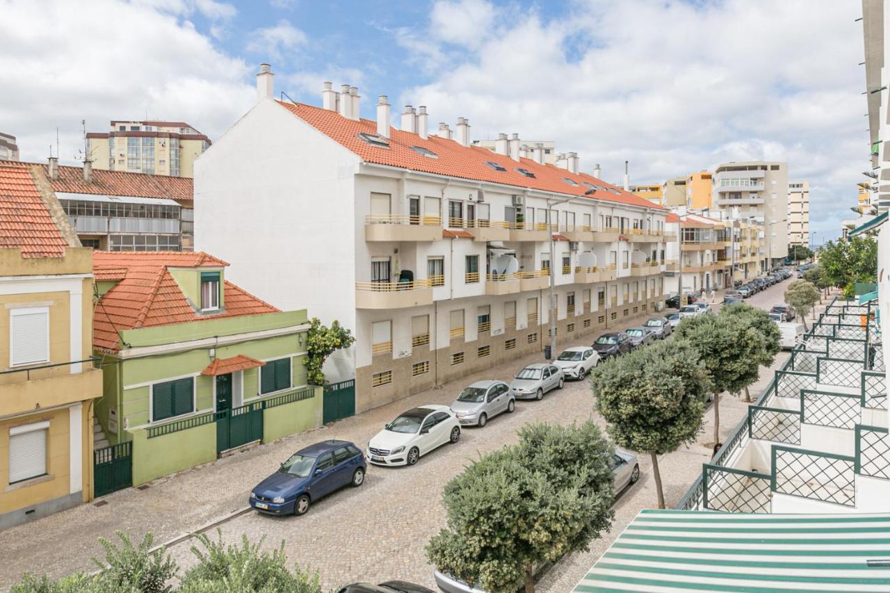 1 Bedroom Beach Apartment With Balcony 2 Min Walk To The Beach! Costa da Caparica Exterior photo