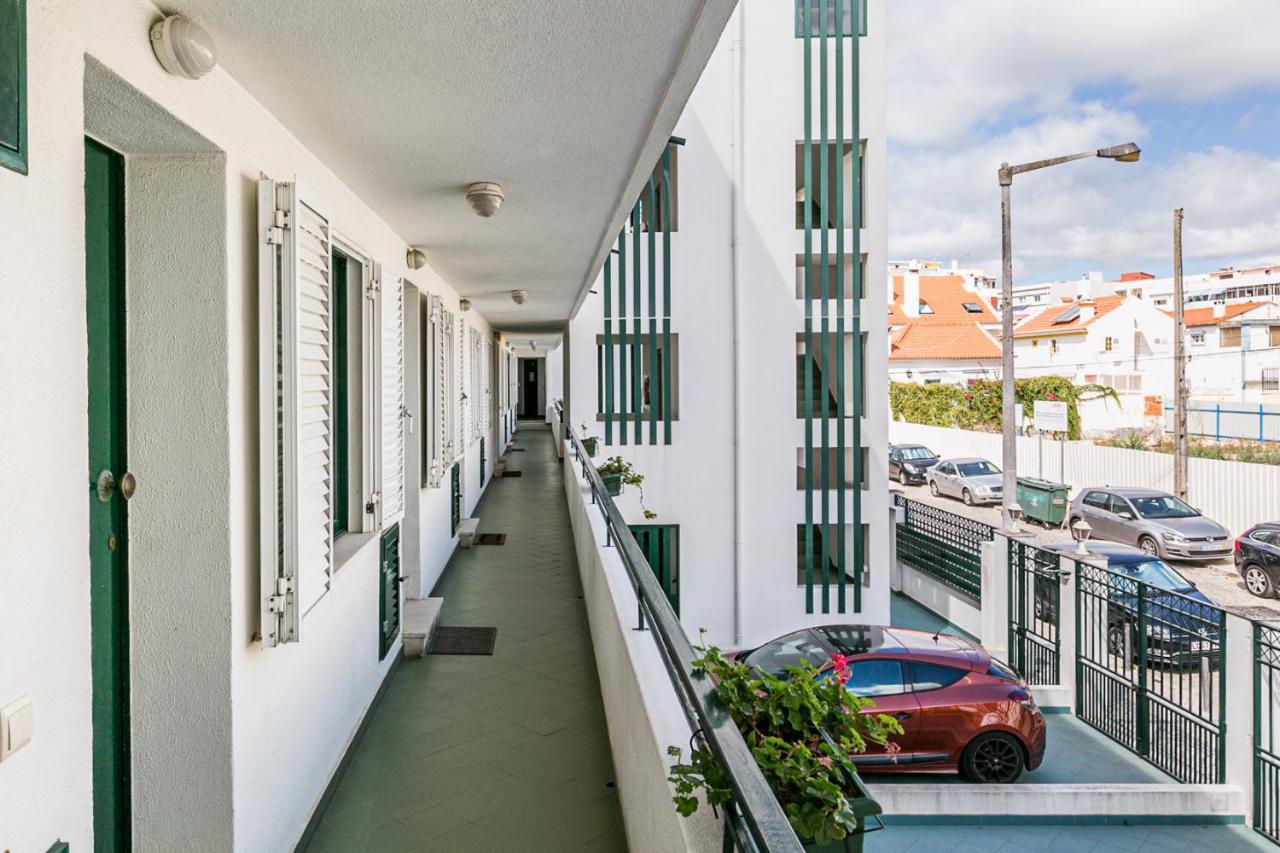 1 Bedroom Beach Apartment With Balcony 2 Min Walk To The Beach! Costa da Caparica Exterior photo